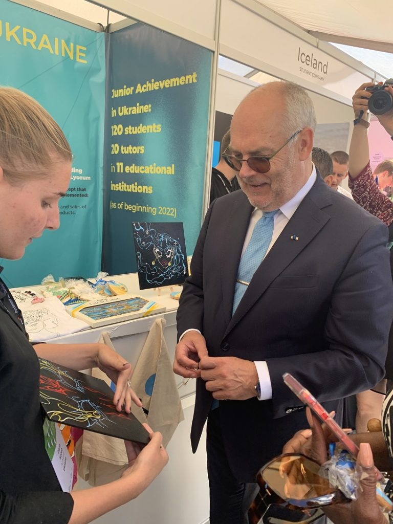 22_07_15_Президент_Естонії_відвідав_український_стенд_011 22_07_15_Президент_Естонії_відвідав_український_стенд_011