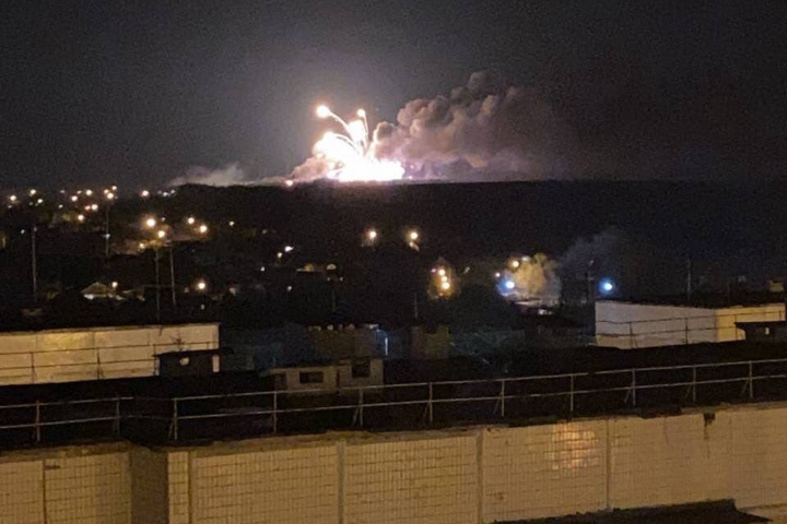 В Белгородской области масштабный «хлопок» на складах оружия. Жителей двух сел эвакуируют