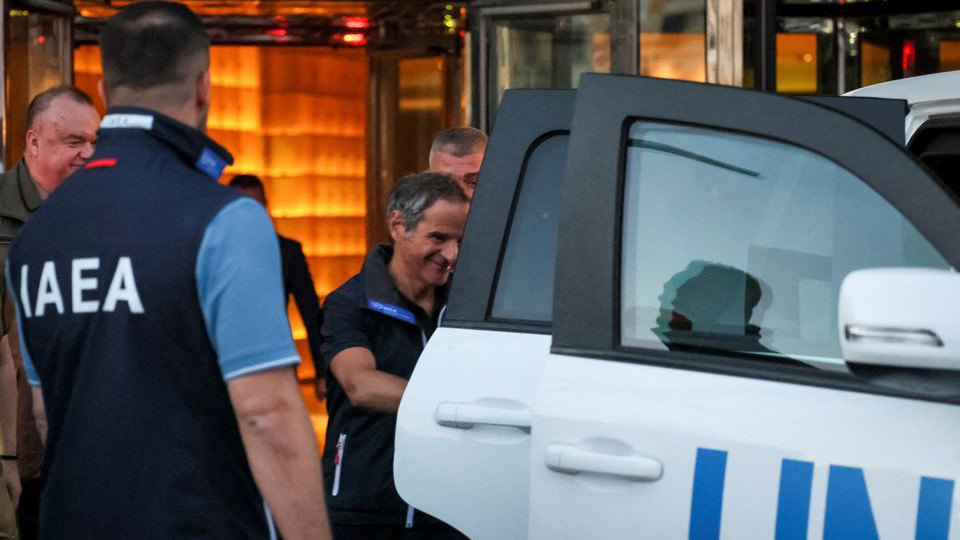 Миссия МАГАТЭ отправилась из Запорожья на ЗАЭС, несмотря на сообщения об обстрелах