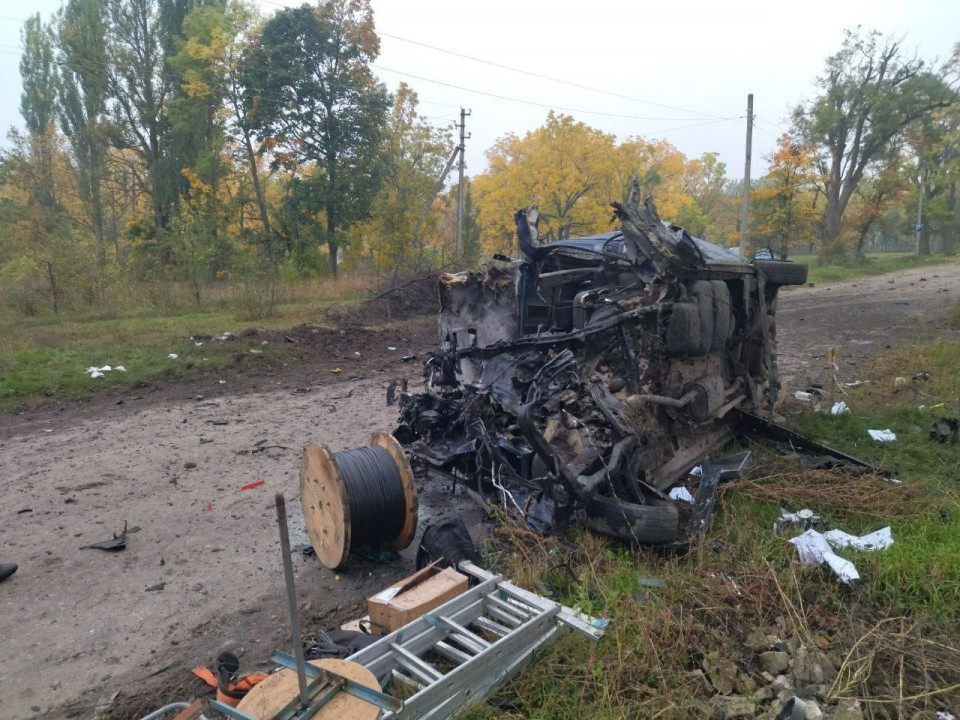 У Сумській області автомобіль «Укртелекому» підірвався на міні. Є загиблий та поранені
