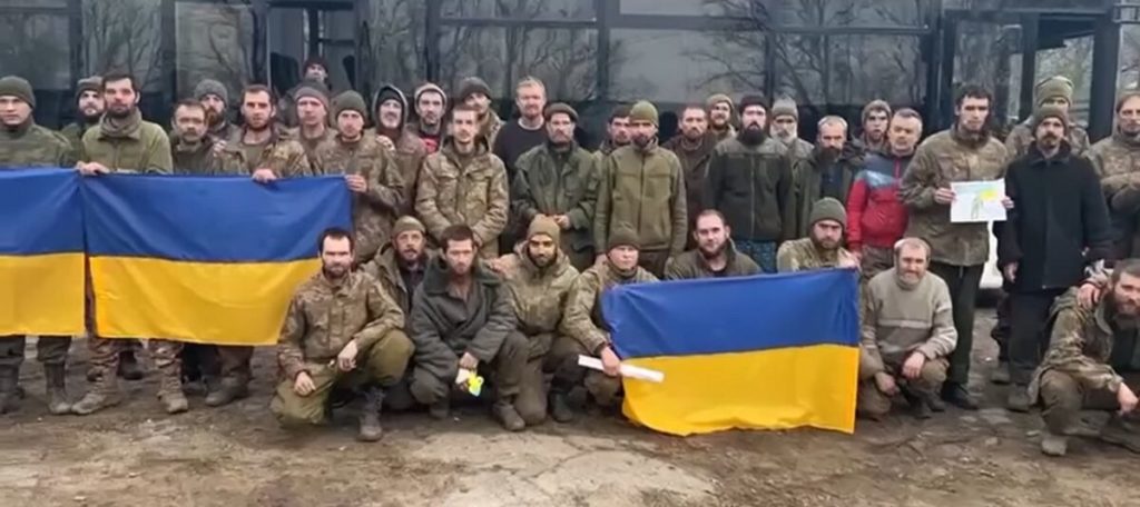Обмін полоненими: 140 українських захисників напередодні Нового року повертаються додому
