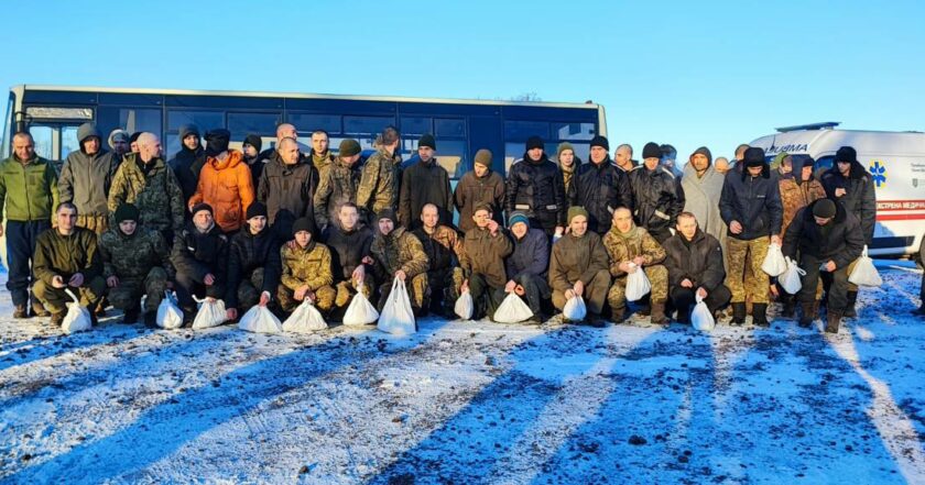 Украина вернула из российского плена еще 50 своих защитников Украина вернула из российского плена еще 50 своих защитников