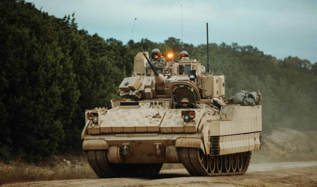 США відправляють в Україну БМП Bradley США відправляють в Україну БМП Bradley