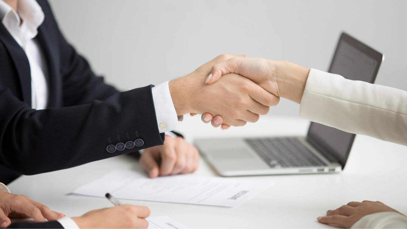 В яких областях України найбільше шансів знайти роботу з високим заробітком