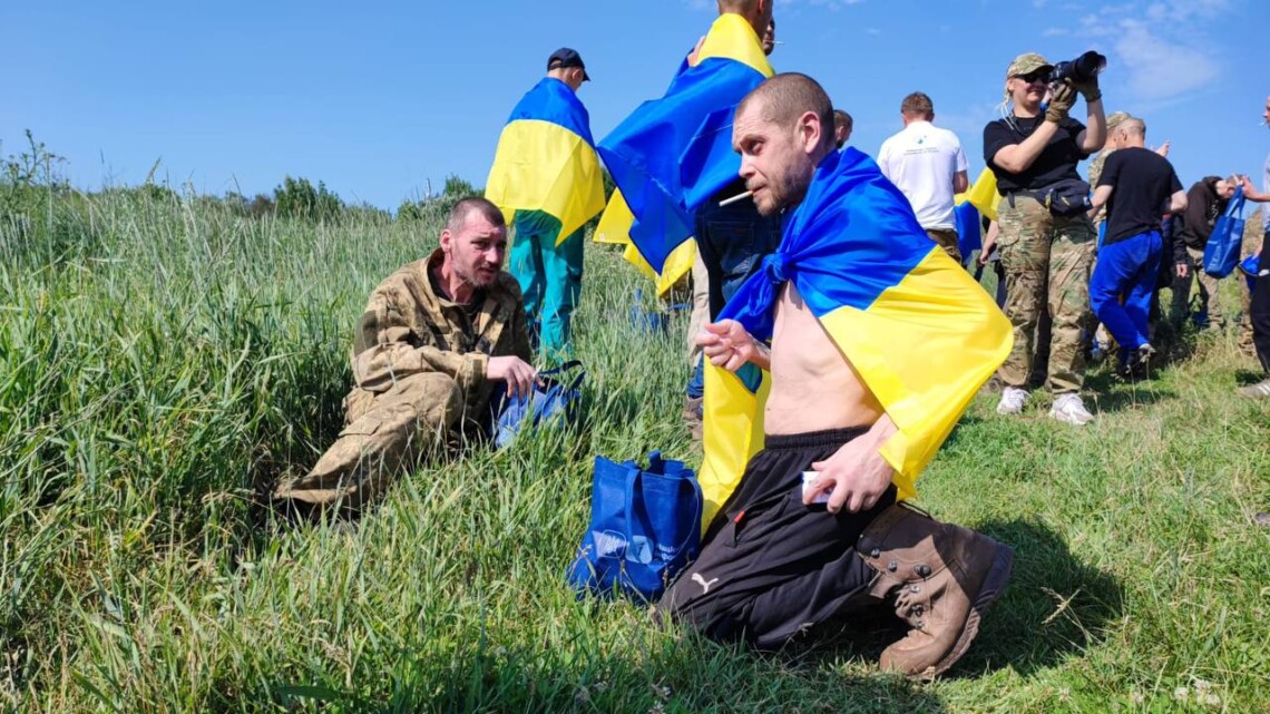 Украина вернула из российского плена 45 своих защитников Украина вернула из российского плена 45 своих защитников