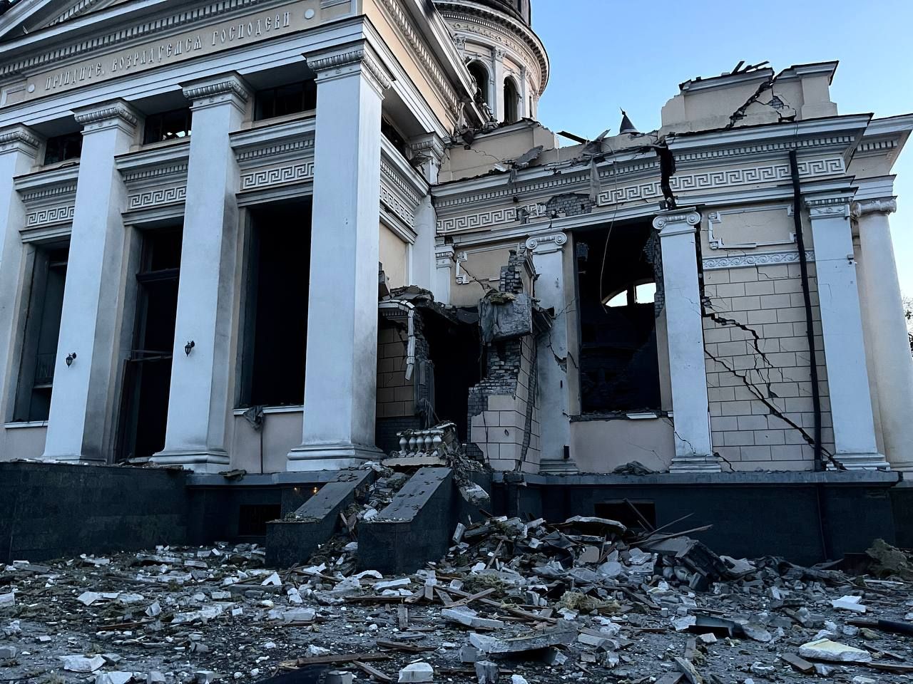 В ЄС назвали «воєнним злочином Кремля» ракетний удар по центру Одеси В ЄС назвали «воєнним злочином Кремля» ракетний удар по центру Одеси