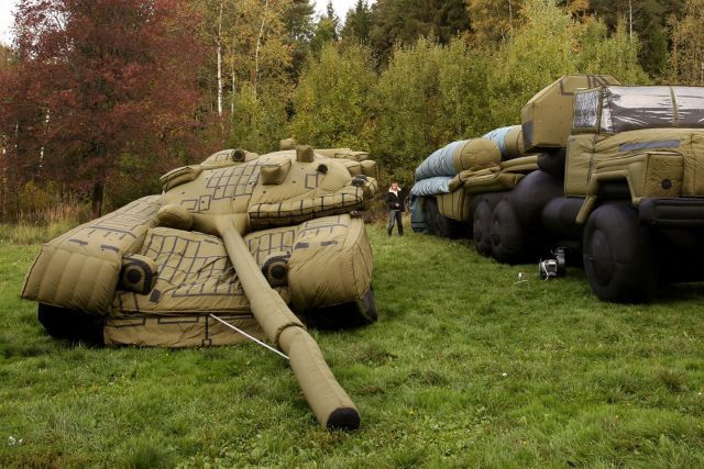 Україна активно підміняє свою військову техніку на полі бою підробленими муляжами – CNN Україна активно підміняє свою військову техніку на полі бою підробленими муляжами – CNN