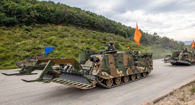 Південна Корея передасть Україні дві машини Rhino для розмінування Південна Корея передасть Україні дві машини Rhino для розмінування