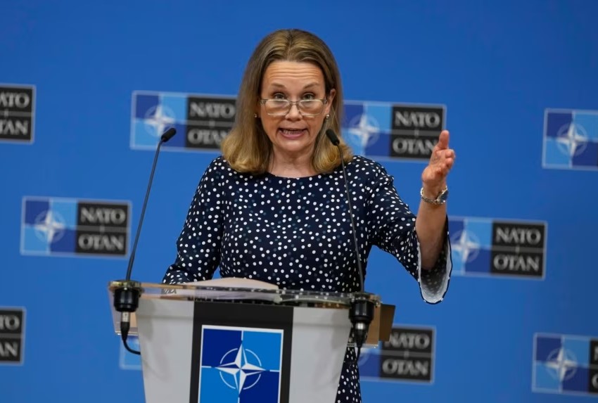 НАТО збільшить виробництво зброї для України — посол США НАТО збільшить виробництво зброї для України — посол США