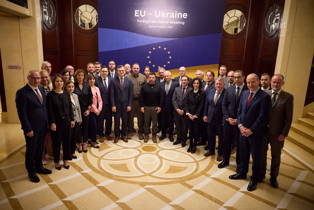 Президент на зустрічі міністрів ЄС: Потрібні нові оборонні та економічні кроки, які посилять наші позиції Президент на зустрічі міністрів ЄС: Потрібні нові оборонні та економічні кроки, які посилять наші позиції