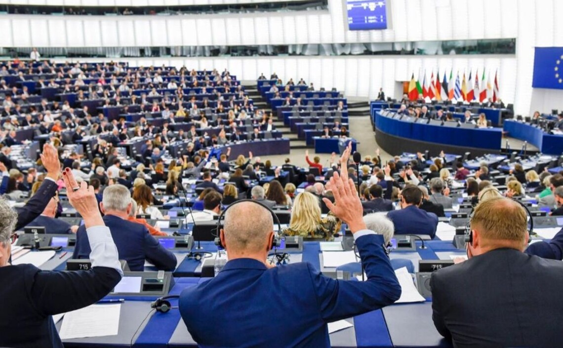 Европарламент поддержал создание фонда помощи Украине на 50 млрд евро Европарламент поддержал создание фонда помощи Украине на 50 млрд евро