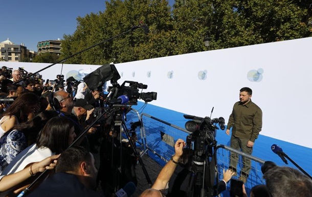 Зеленський обговорив із прем’єром Іспанії нову допомогу і відкриття переговорів з ЄС Зеленський обговорив із прем’єром Іспанії нову допомогу і відкриття переговорів з ЄС