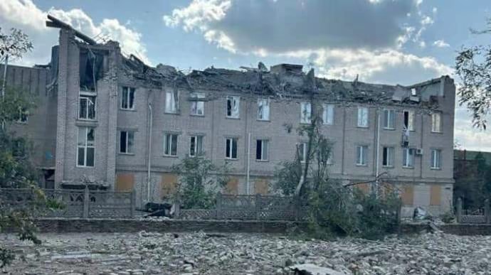 У Бериславі росіяни вдарили по лікарні У Бериславі росіяни вдарили по лікарні
