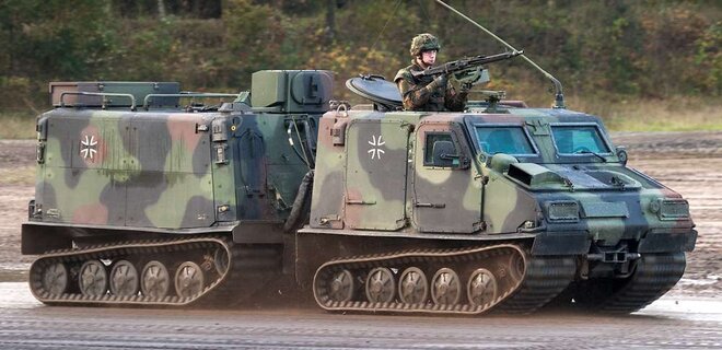 Німеччина передала Україні всюдиходи і термінали супутникового зв’язку Німеччина передала Україні всюдиходи і термінали супутникового зв’язку