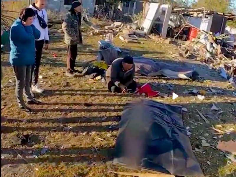 Унаслідок обстрілу РФ села Багатир у Донецькій області загинув 11-річний хлопчик, його брата і маму поранено Унаслідок обстрілу РФ села Багатир у Донецькій області загинув 11-річний хлопчик, його брата і маму поранено