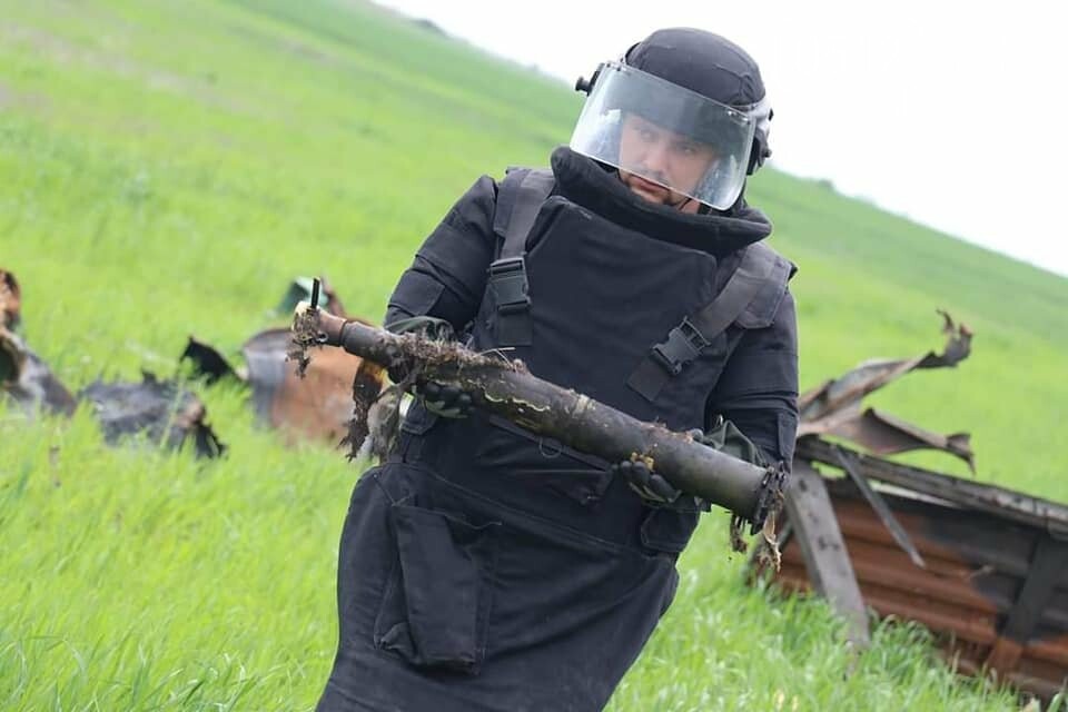 Держава почала видавати ваучери на 27 000 грн тим, хто хоче стати сапером