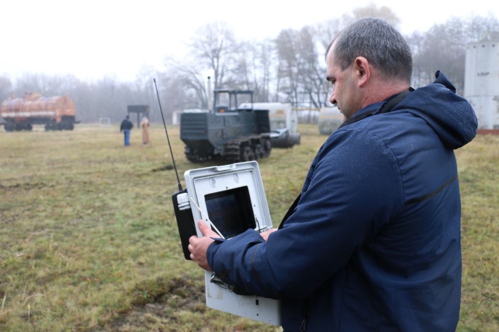 Вітчизняну машину для підготовки ґрунту до розмінування презентували на Харківщині