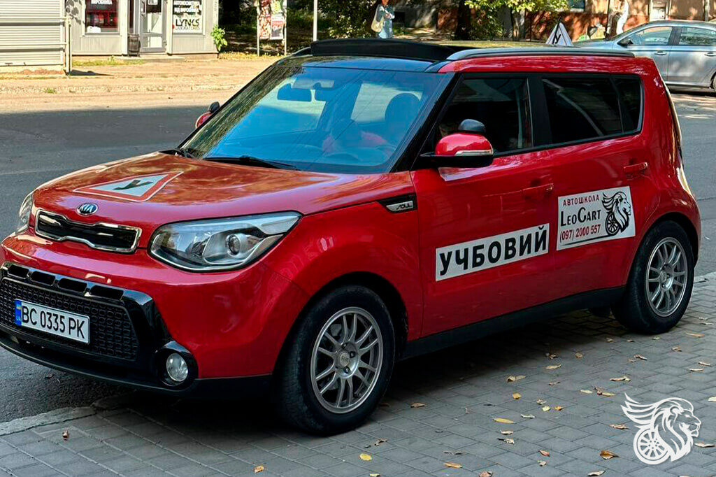 Кабмин упразднил опознавательный знак «У» на автомобилях. Теперь будет «Н»