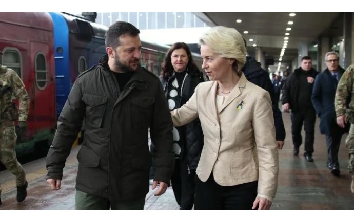 Глава Єврокомісії прибула до Києва й зустрілася з Зеленським Глава Єврокомісії прибула до Києва й зустрілася з Зеленським