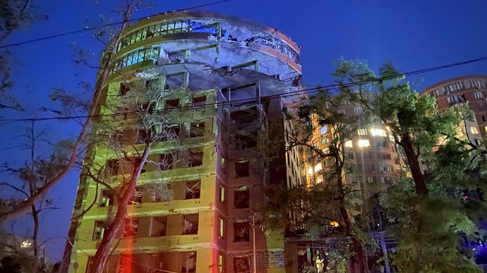 Российские войска атаковали Одессу. Повреждены 20 многоквартирных домов, музей Российские войска атаковали Одессу. Повреждены 20 многоквартирных домов, музей