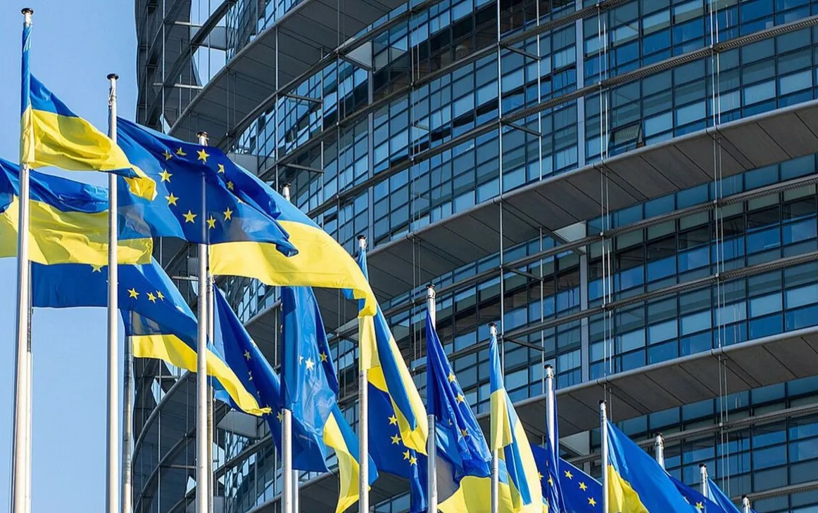 Єврокомісія оголосила про історичне рішення щодо членства України в ЄС Єврокомісія оголосила про історичне рішення щодо членства України в ЄС