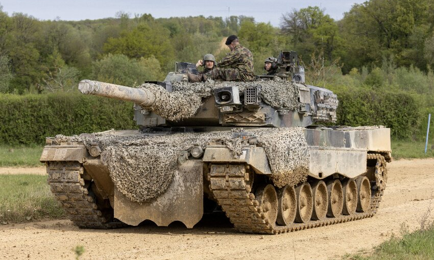 Германия предоставила Украине новый пакет военной помощи: танки Leopard, бронетехнику, снаряды