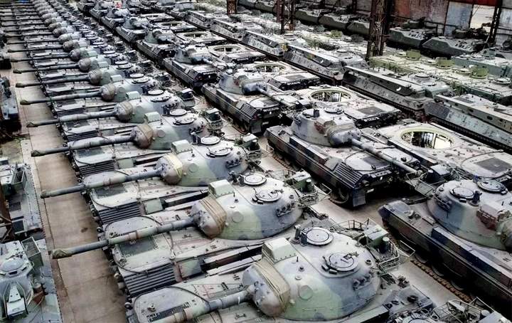 Rheinmetall готовит для Украины масштабное пополнение «Леопардами» и другой техникой