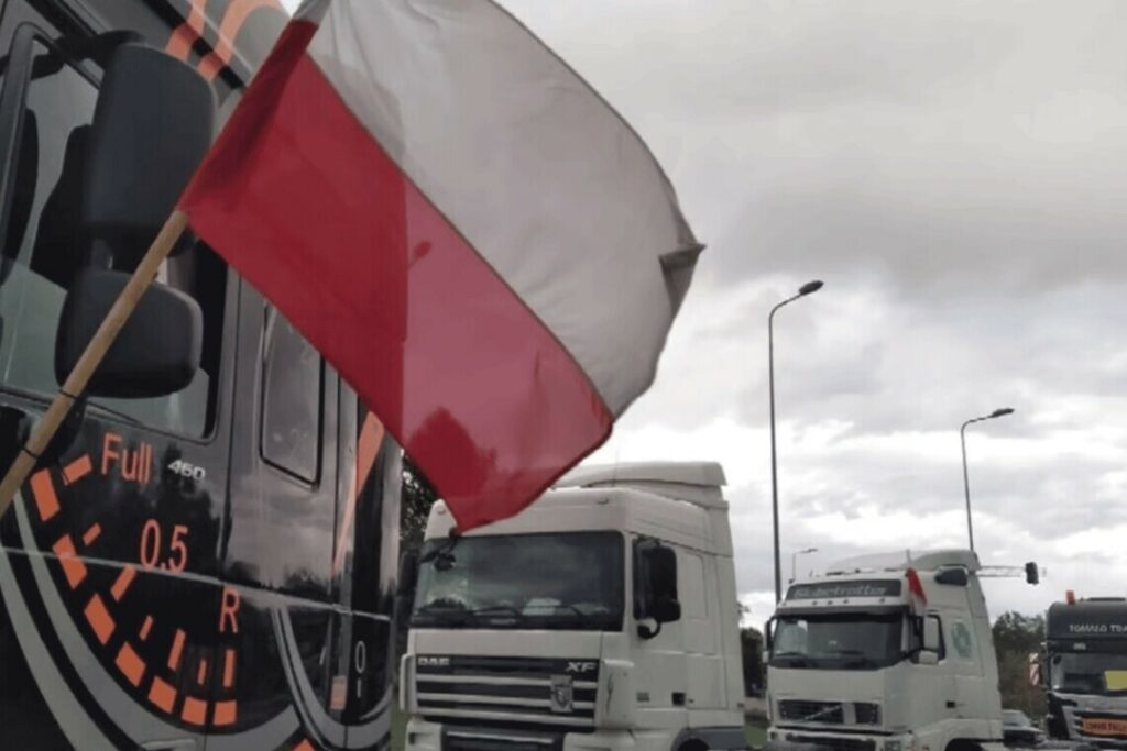 Більше жодних блокувань: польська влада заборонила акції на українському кордоні