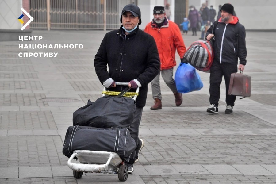 В Мариуполь российские захватчики привезли более 30 тысяч мигрантов В Мариуполь российские захватчики привезли более 30 тысяч мигрантов