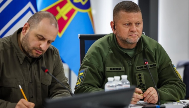 Валерій Залужний на «Рамштайні» поінформував партнерів про обстановку на фронті – вона ускладнена, проте контрольована Валерій Залужний на «Рамштайні» поінформував партнерів про обстановку на фронті – вона ускладнена, проте контрольована