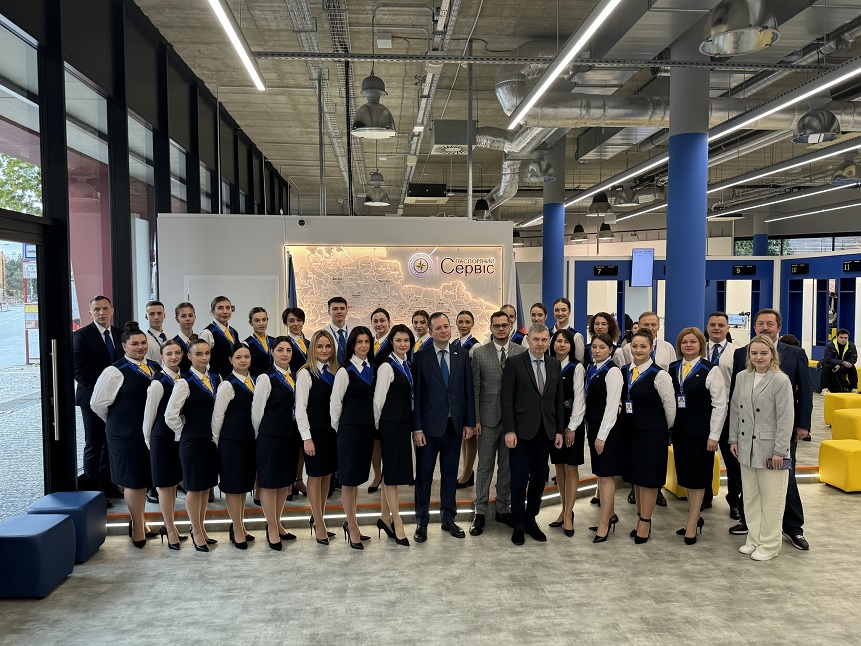 23_11_28_У_Празі_відкрився_український_Паспортний_сервіс_04 23_11_28_У_Празі_відкрився_український_Паспортний_сервіс_04