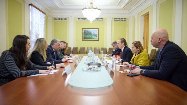 Украина начала консультации с Евросоюзом по гарантиям безопасности Украина начала консультации с Евросоюзом по гарантиям безопасности