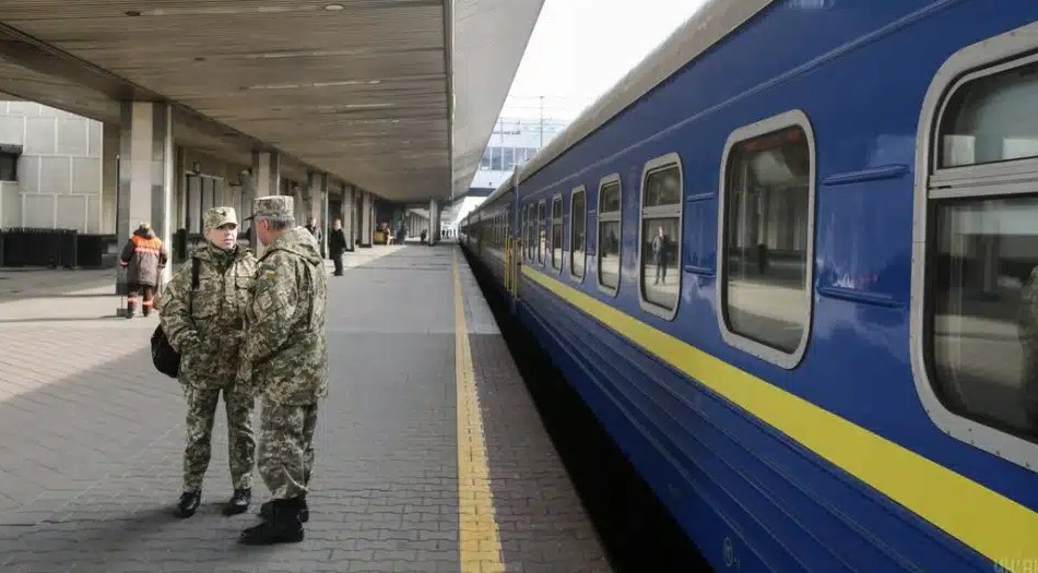 В Украине для военнослужащих запустили сервис спецзаказа билетов