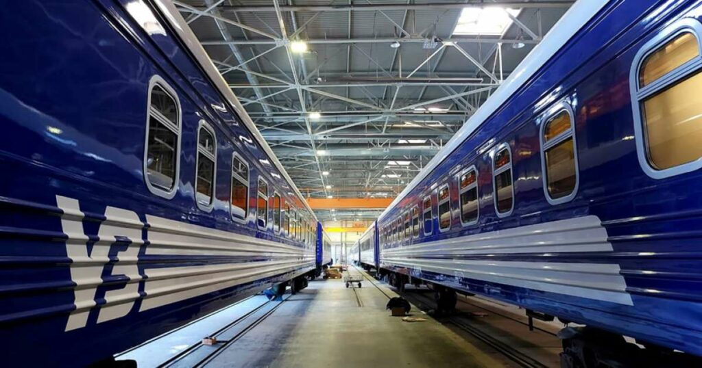 Укрзалізниця уклала контракт із Крюківським заводом на постачання 22 пасажирських вагонів
