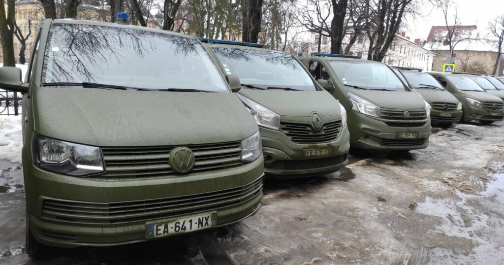 Уникальные эвакуационные автомобили передал ВСУ благотворительный фонд компании SoftServe Уникальные эвакуационные автомобили передал ВСУ благотворительный фонд компании SoftServe