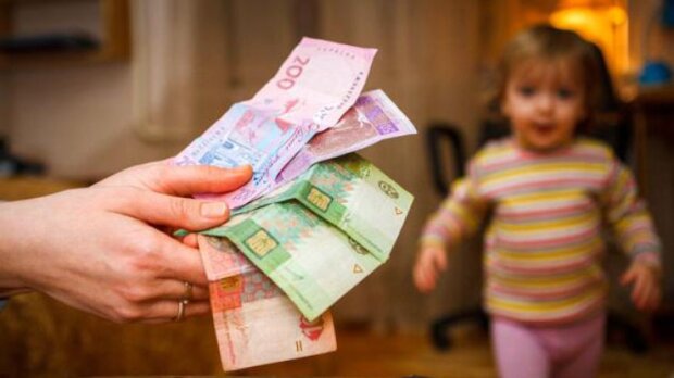 Семьям с детьми приготовили помощь: как получить и кому выдадут