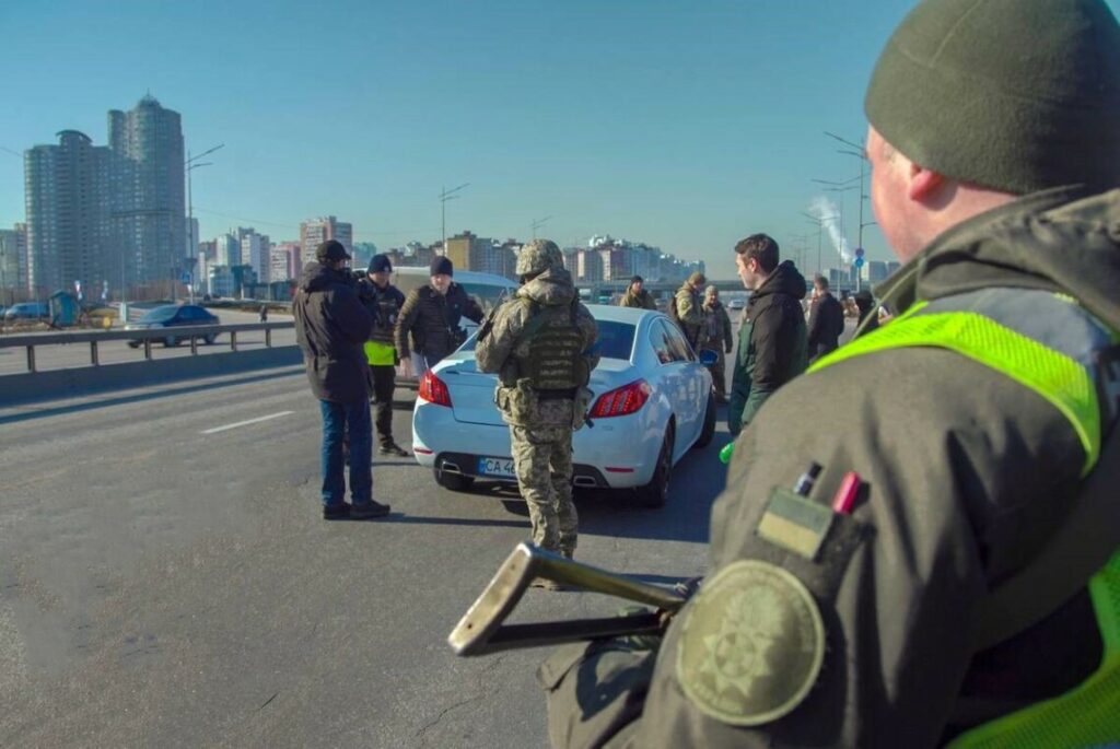 Блокпостов в Киевской области станет больше: будут усилены контрдиверсионные мероприятия и мероприятия по обеспечению безопасности. Также будут проверять места скопления людей Блокпостов в Киевской области станет больше: будут усилены контрдиверсионные мероприятия и мероприятия по обеспечению безопасности. Также будут проверять места скопления людей