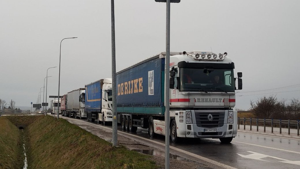 Поляки заблокировали шестой пункт пропуска на границе с Украиной: сроки не известны Поляки заблокировали шестой пункт пропуска на границе с Украиной: сроки не известны