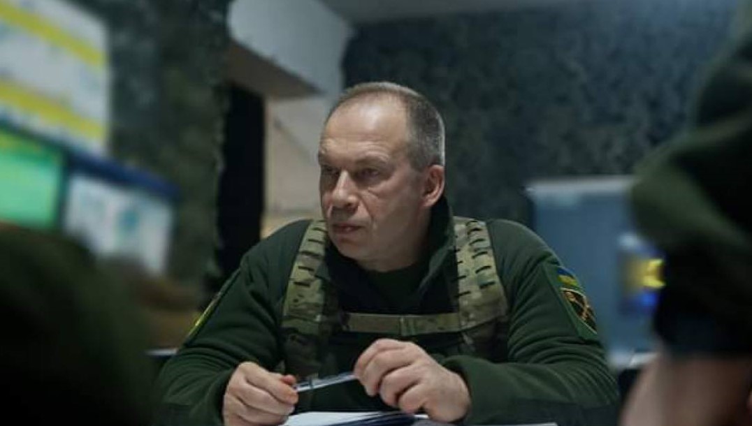 «Обстановка поступово ускладнюється» , – Олександр Сирський попрацював у двох бригадах на передовій «Обстановка поступово ускладнюється» , – Олександр Сирський попрацював у двох бригадах на передовій