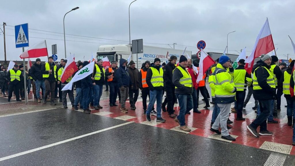 На польсько-українському кордоні у чергах стоїть 2300 вантажівок — ДПСУ