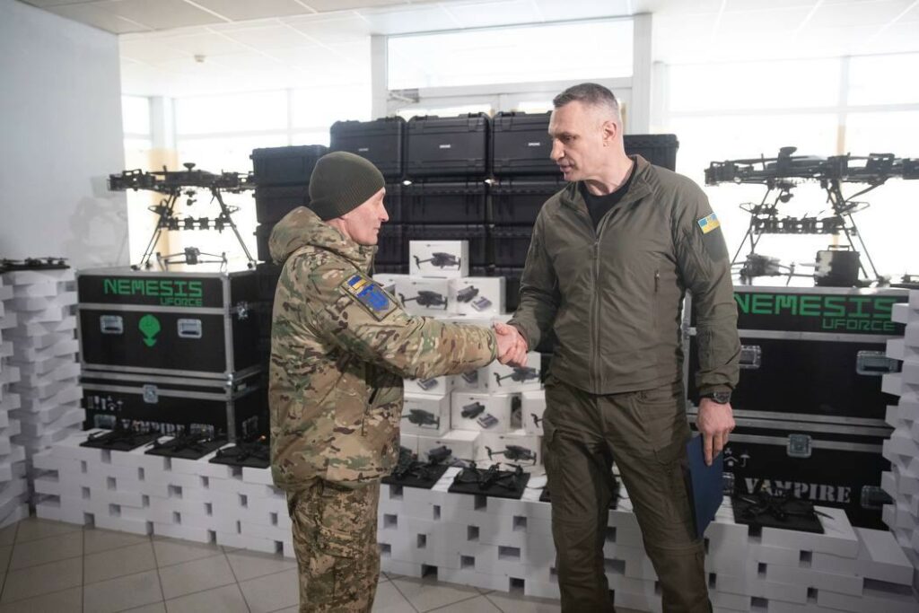 Около 500 БПЛА разных типов, закупленных за средства столицы, отправились на Донбасс в 112 бригаду ТрО Киева, — Виталий Кличко