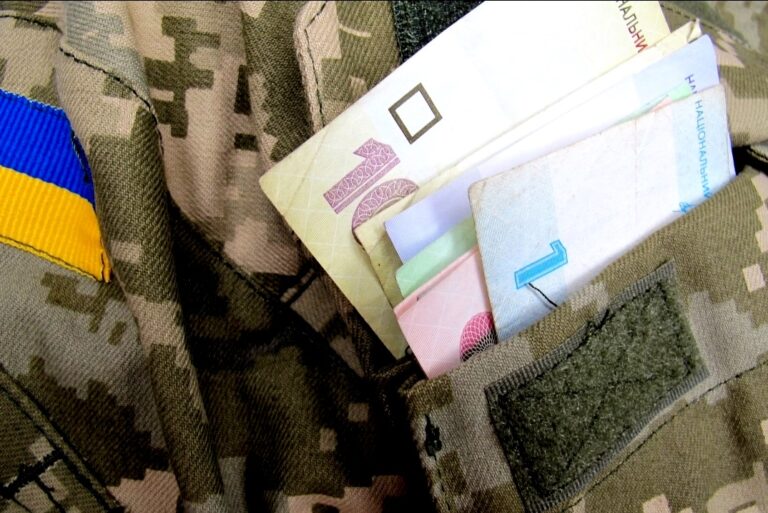 «Для мотивації бійців». Олександр Сирський запропонував підвищити доплату бійцям ЗСУ до 200 тис. грн «Для мотивації бійців». Олександр Сирський запропонував підвищити доплату бійцям ЗСУ до 200 тис. грн