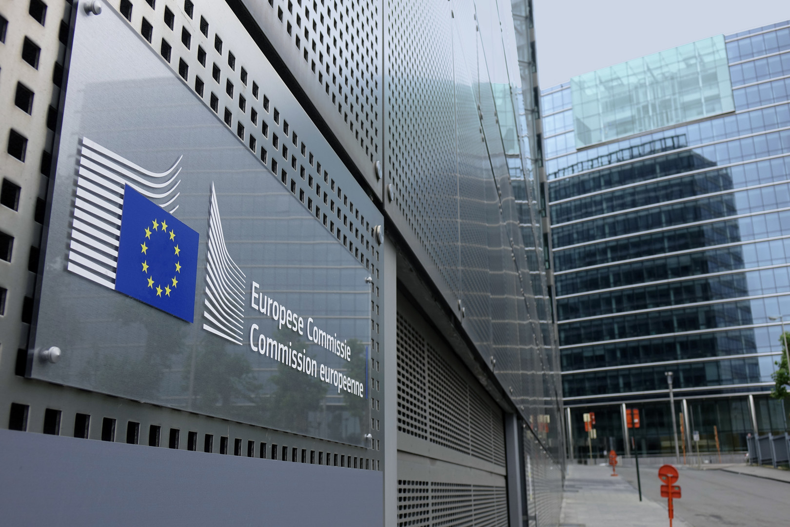 Еврокомиссия одобрила переговорную рамку для Украины по вступлению в ЕС Еврокомиссия одобрила переговорную рамку для Украины по вступлению в ЕС