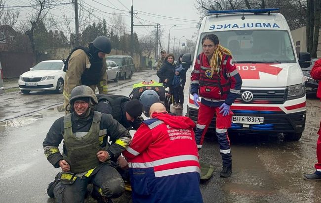 Кількість загиблих внаслідок російського удару по Одесі зросла до 16 людей Кількість загиблих внаслідок російського удару по Одесі зросла до 16 людей