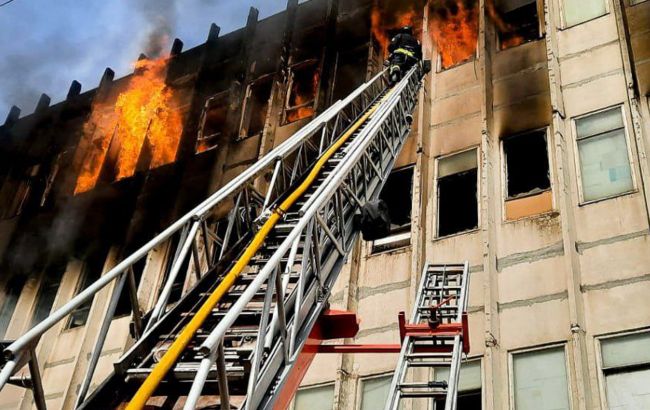 Під завалами після обстрілу Харкова може бути до 10 людей Під завалами після обстрілу Харкова може бути до 10 людей