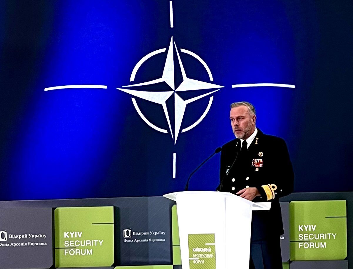 Адмірал Роб Бауер у Києві розповів про дві стратегічні помилки путіна Адмірал Роб Бауер у Києві розповів про дві стратегічні помилки путіна