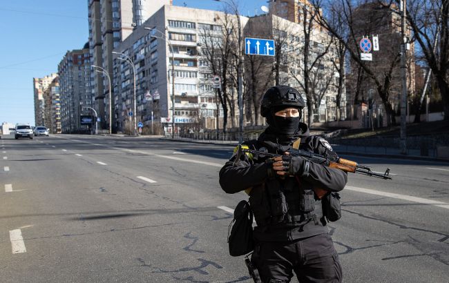 Ракетні атаки та загроза ДРГ: Рада оборони Києва ухвалила невідкладні рішення Ракетні атаки та загроза ДРГ: Рада оборони Києва ухвалила невідкладні рішення