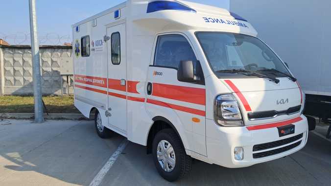 Украина получила от правительства Кореи 70 автомобилей скорой помощи