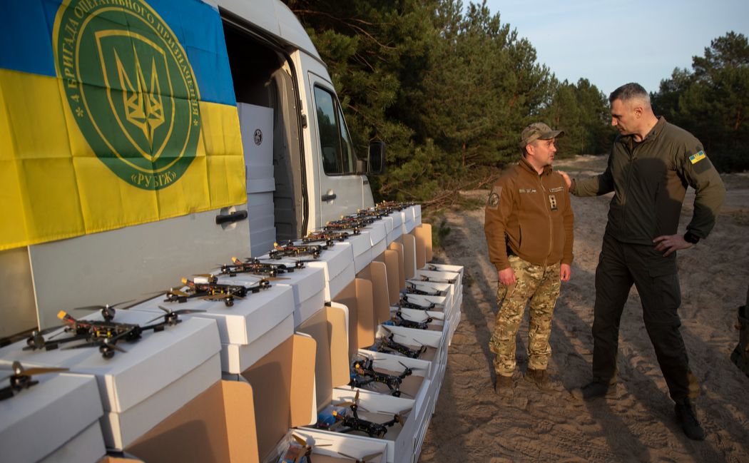 Бійцям четвертої бригади «Рубіж» відправили ще 500 fpv-дронів, придбаних за кошти Києва Бійцям четвертої бригади «Рубіж» відправили ще 500 fpv-дронів, придбаних за кошти Києва