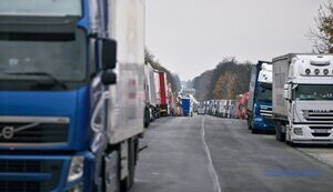 Польские протестующие возобновляют блокирование пункта «Корчева-Краковец» Польские протестующие возобновляют блокирование пункта «Корчева-Краковец»